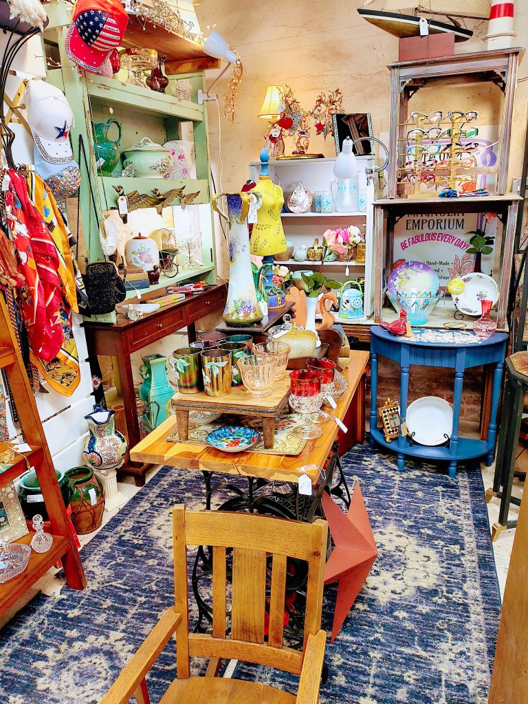 Sweet Magnolia Emporium's Booth at Rosey Opals in New Waverly, Texas.
acrossthelake.blog
https://www.instagram.com/sweetmagnoliaemporium/