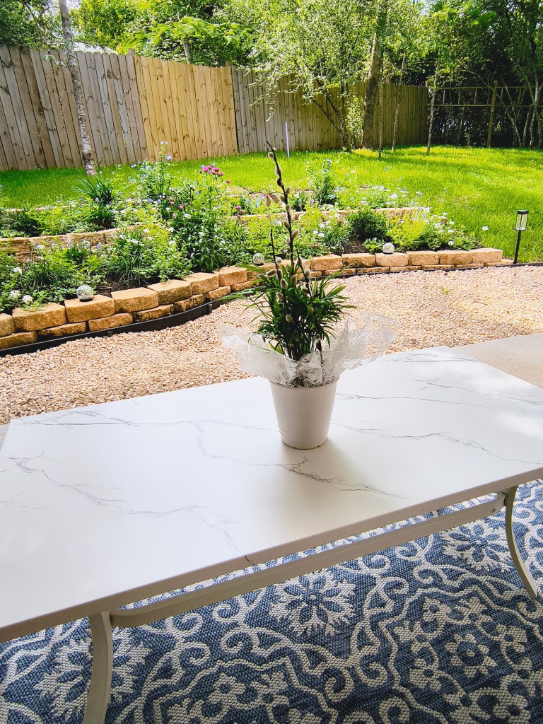 Table from the MIXPATIO 6 Piece Outdoor Furniture Set.  White marble look table top.
https://amzn.to/442UEMc
acrossthelake.blog