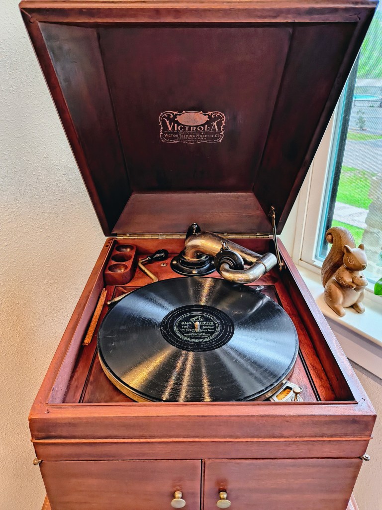 Antique RCA Victrola Talking Machine.
acrossthelake.blog