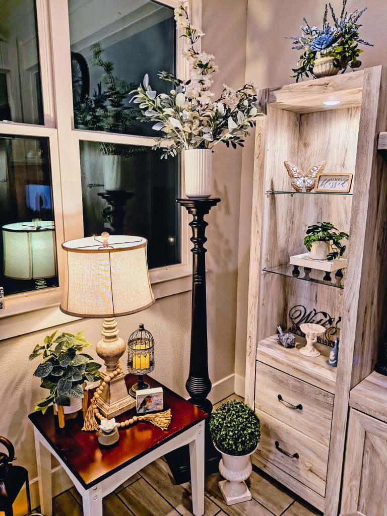 Beautiful floral arrangements at Royalview.
acrossthelake.blog