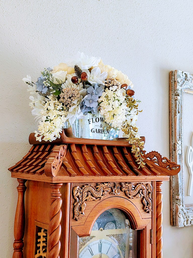 Fall faux floral arrangement in creme, blue, and brown.
acrossthelake.blog